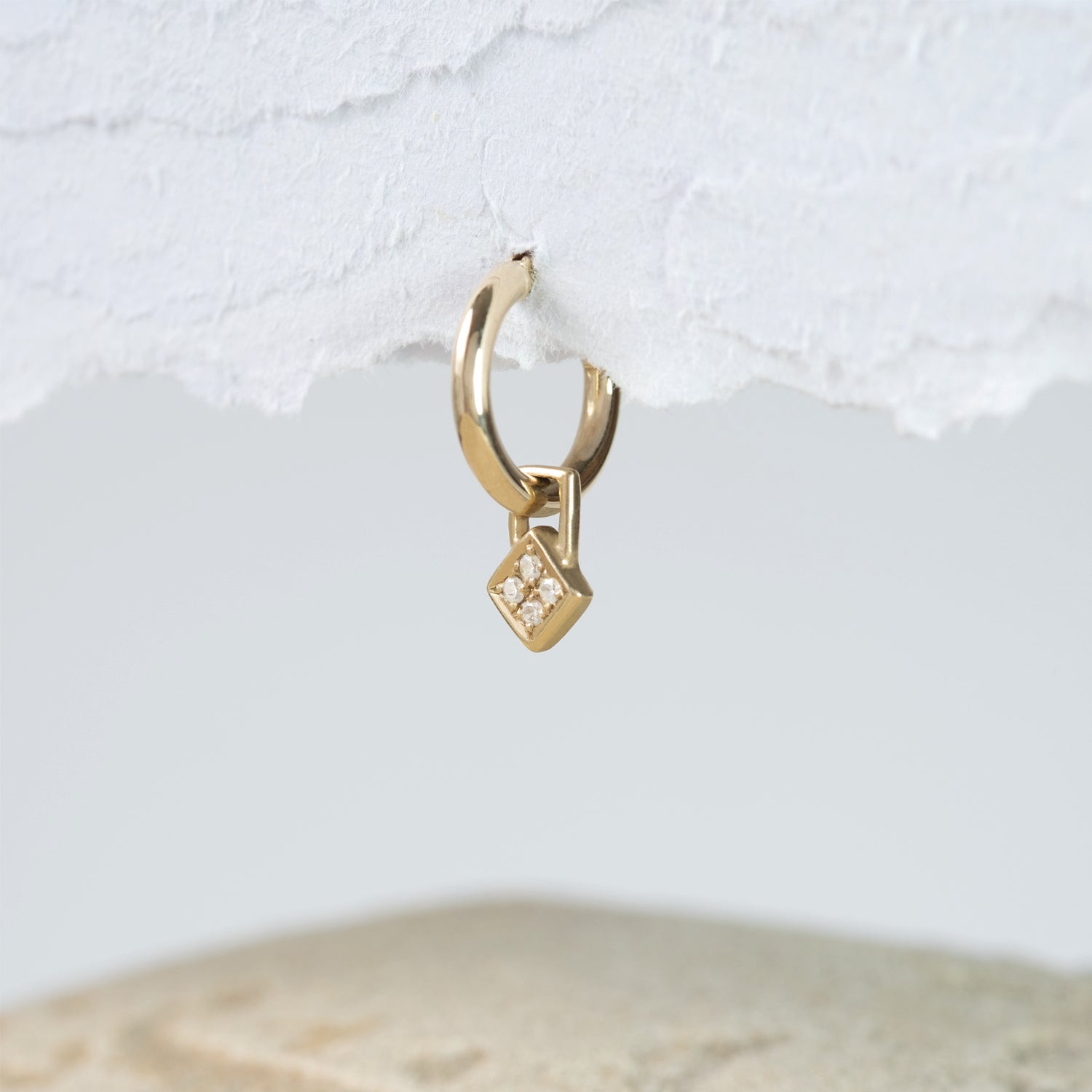Sparkle hoop earring with diamonds