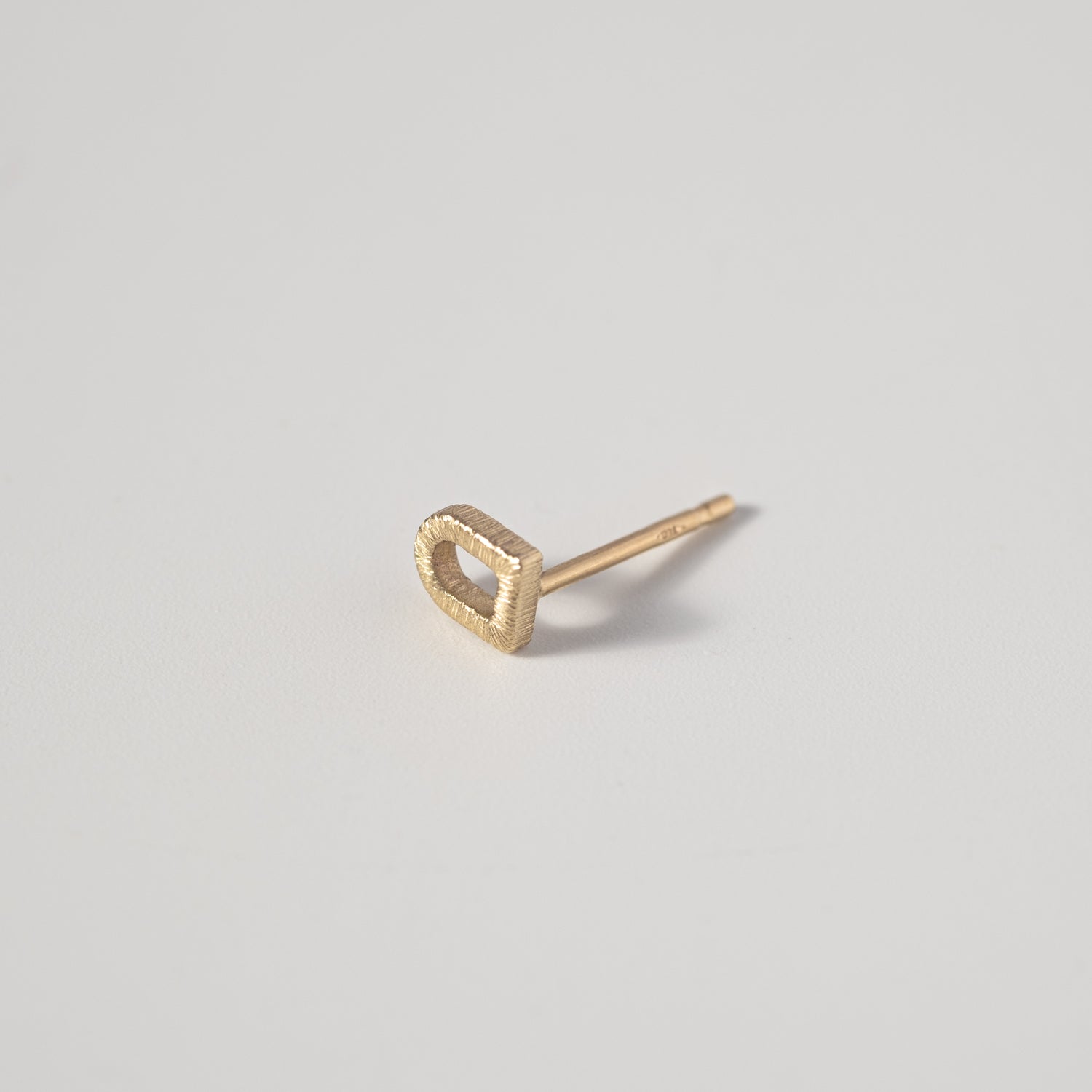 Air earring with texture